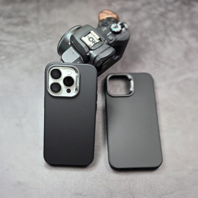 Ốp lưng chống sốc vân carbon fiber cho iPhone 15 Pro Max / 14 Pro Max / 13 Pro Max hiệu Likgus Defender trang bị viền camera kim loại, cạnh ốp dẻo TPU - Hàng nhập khẩu
