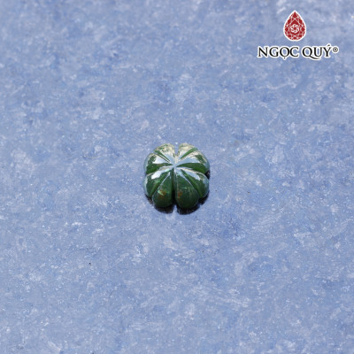 Mặt dây chuyền cỏ 4 lá ngọc bích nephrite 15x15x8mm mệnh hỏa, mộc - Ngọc Quý Gemstones
