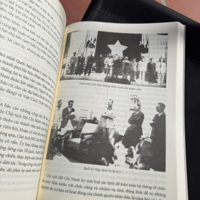 HỒ CHÍ MINH - HÀNH TRÌNH 79 MÙA XUÂN – Đỗ Hoàng Linh – Huy Hoàng Bookstore – NXB Văn Học