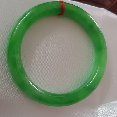 Vòng tay đá cẩm thạch tự nhiên Lý Vân A Sịn 53mm x cọng 8,2mm Màu Xanh Lý tươi bóng mượt đẹp Nữ 52kg - 58kg đeo mệnh Mộc mệnh Hỏa mệnh Thủy ạ