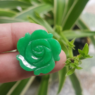 Mặt dây chuyền nữ Bông Hồng Xanh Ngọc to size 25mm x dầy 4mm Chất liệu đá cẩm thạch Xanh ngọc tươi đẹp xinh Nữ mệnh mộc mệnh hoả và mệnh thuỷ Nữ về bọc vàng lên đeo đẹp như công chúa rẻ mà đẹp ạ