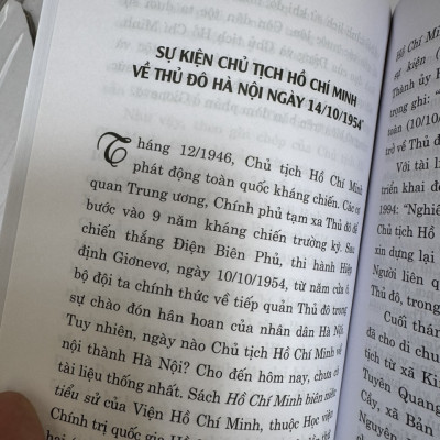 BÔNG SEN TRẮNG GIỮA LÒNG HÀ NỘI – TS. Chu Đức Tính – NXB CTQGST