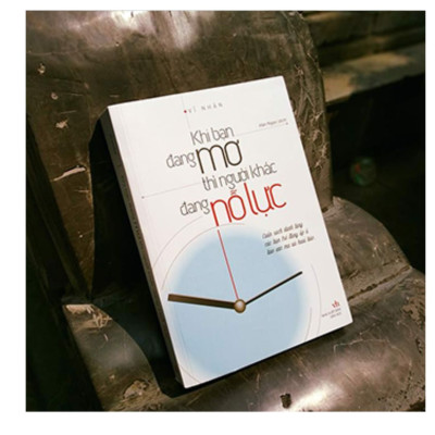 Combo sách: Khi Bạn Đang Mơ Thì Người Khác Đang Nỗ Lực (TB) + Vươn Lên Hoặc Bị Đánh Bại (TB) + Mỗi Lần Vấp Ngã Là Một Lần Trưởng Thành (TB)