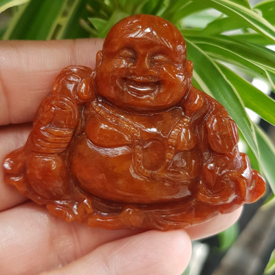 Mặt dây chuyền Nam Phật Di Lặc cười tươi ngồi cầm tiền như ý đá cẩm thạch tự nhiên đỏ huyết đậm sịn đẹp size Ngang 56mm cao 47mm dầy 8mm chuẩn hợp các anh mạng hỏa mạng thổ về bọc vàng lên đeo đẹp sang đỏ may mắn tài lộc cả năm ạ