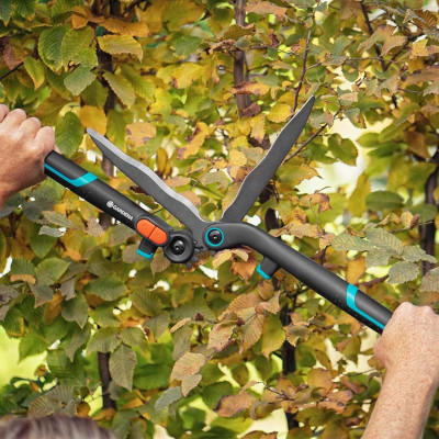 Kéo tỉa hàng rào cây cảnh bánh răng cộng lực Gardena 12303-20