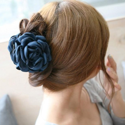 Kẹp tóc càng cua 3 răng đính hoa hồng vải màu xanh đậm kiểu Hàn Quốc