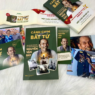 Sách - Cánh Chim Bất Tử - Câu Chuyện Về Người Phi Công Huyền Thoại Nguyễn Văn Bảy - Phiên Bản Kỷ Niệm 80 Năm - Tặng Kèm Bookmark + Postcard