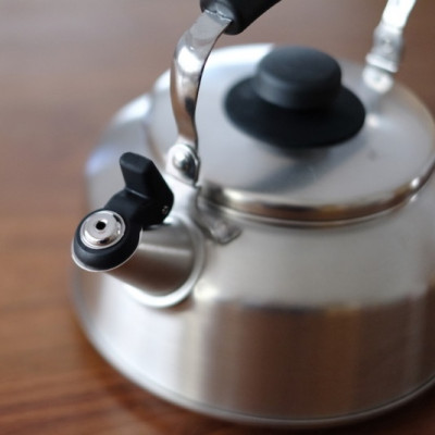 Ấm đun nước bếp từ Yoshikawa Fuefuki 2.6L - Có còi báo sôi