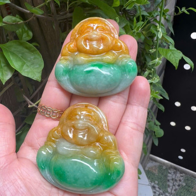 Mặt dây chuyền Phật Di Lặc Cẩm Thạch Vàng Xanh tự nhiên mới đẹp Kt Cao 49mm Ngang 49mm Dầy 12mm Nam Nữ về bọc vàng lên đeo tốt đẹp ạ