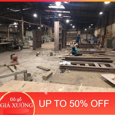 Bàn ăn sáu ghế gỗ sồi kiểm tra hàng trước khi thanh toán