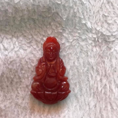 MẶT DÂY CHUYỀN NỮ PHẬT QUAN ÂM ĐÁ CẨM THẠCH ĐỎ ĐẬM ĐẸP  Size Nhỏ Cao 35mm x Ngang 20mm x Dầy 4,5mm  NỮ MỆNH HOẢ THỔ