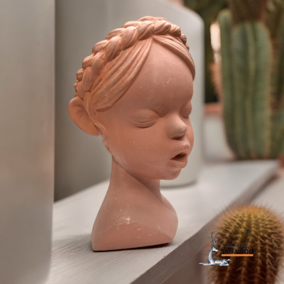 Chậu Gốm Đất Nung Hình Cô Gái Tóc Bím - Chậu Decor Sân Vườn