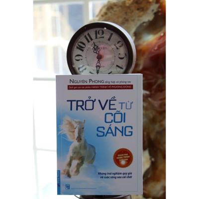 Sách - Trở Về Từ Cõi Sáng - First News