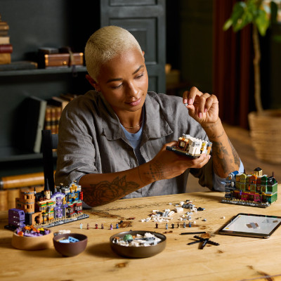 LEGO HARRY POTTER 76444 Đồ Chơi Lắp Ráp Cửa Hàng Pháp Thuật Tại Hẻm Xéo (2750 chi tiết)