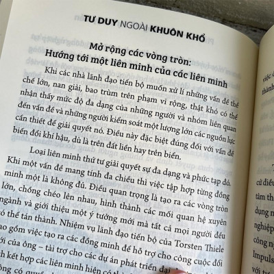 Tư Duy Ngoài Khuôn Khổ - Lãnh Đạo Tiến Bộ, Đổi Mới Thế Hệ  - Bản Quyền