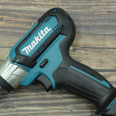 MÁY SIẾT BULONG DÙNG PIN 12V 1/2" (12.7MM) MAKITA TW141DSAE (01 SẠC NHANH 02 PIN 12V/ 2.0 AH) - HÀNG CHÍNH HÃNG