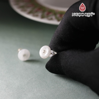 Bông tai đồng điếu bạch ngọc 10mm mệnh thủy, kim - Ngọc Quý Gemstones