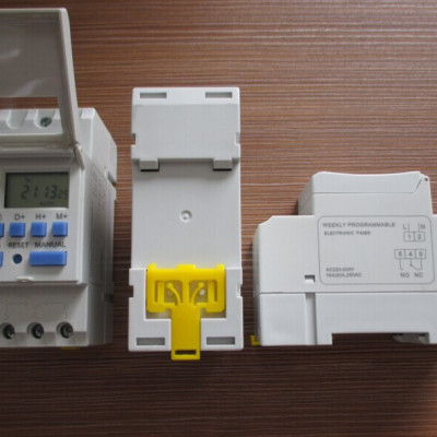 Công tắc hẹn giờ lập trình điện tử THC15A 220V/16A