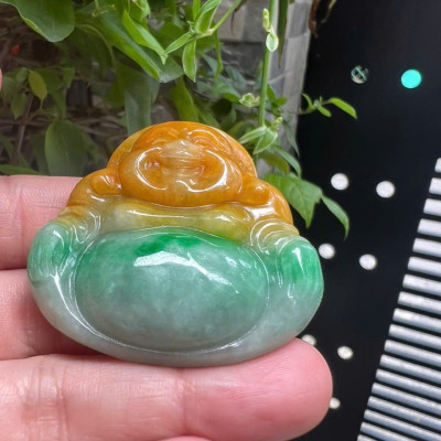 Mặt dây chuyền Phật Di Lặc Cẩm Thạch Vàng Xanh tự nhiên mới đẹp Kt Cao 49mm Ngang 49mm Dầy 12mm Nam Nữ về bọc vàng lên đeo tốt đẹp ạ