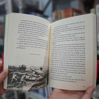 BÚT KÝ LÍNH TĂNG - HÀNH TRÌNH ĐẾN DINH ĐỘC LẬP - Nguyễn Khắc Nguyệt – Nxb Trẻ 