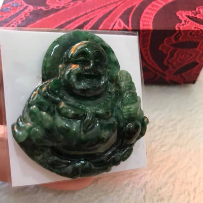 MẶT DÂY CHUYỀN PHẬT DI LẶC TO Cao 42mm x Ngang 44,5mm x Dầy 11mm  CẦM THỎI VÀNG NHƯ Ý CƯỜI TƯƠI ĐÁ CẨM THẠCH TỰ NHIÊN XANH ĐẬM BÓNG ĐẸP  NAM BỌC VÀNG LÊN LÀM MẶT DÂY CHUYỀN ĐẸP ĐẸP Ạ