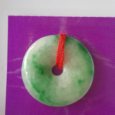 Mặt dây chuyền Đồng Điếu Đồng Tiền Mới AA Đẹp Đá Ngọc cẩm thạch tự nhiênMàu xanh lý trắng đậu bóng đẹp Size 28mm x dầy 5mmNữ bọc vàng đeo tốt may mắn đẹp sang ạ