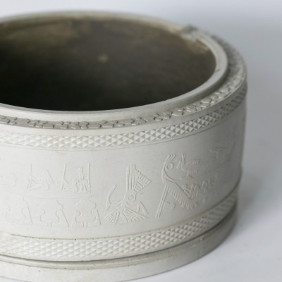 Chậu cây xi măng bậc thang hoạ tiết Trống Đồng Đông Sơn, ngang 18.4cm cao 8,5cm handmade, decor bàn làm việc, cây văn phòng, nhà ở 