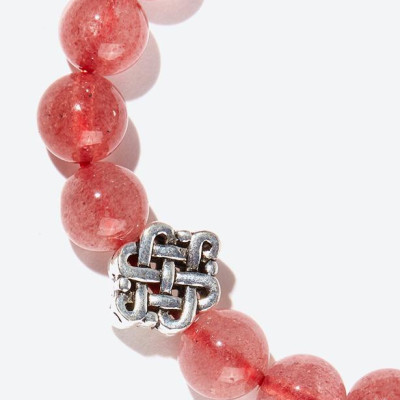 Vòng tay thạch anh dâu charm kết đồng tâm Ngọc Quý Gemstones