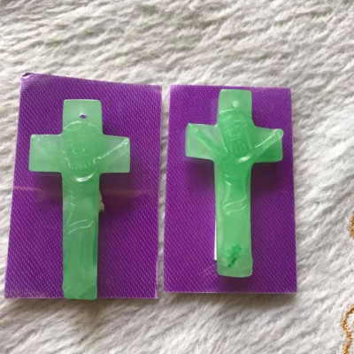 MẶT DÂY CHUYỀN THÁNH GIÁ CHÚA GIÊ SU  ĐÁ CẨM THẠCH XANH TỰ NHIÊN  CAO 43mm NGANG 21mm SÂU 5mm