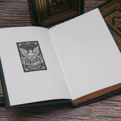 Tổng Thống K. Thứ Tư - Ấn Bản Giới Hạn - Bìa Da