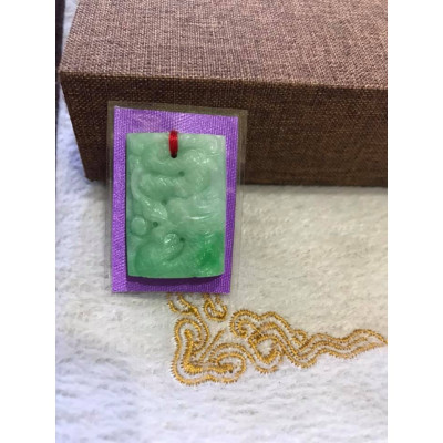 Mặt dây chuyền HCN hình Rồng Lượn cẩm thạch tự nhiên xanh ngọc nhẹ lên mặt dây chuyền đeo đẹp lắm luôn nè dài 33,8mm x ngang 23,5mm x dầy 7,7mm ạ