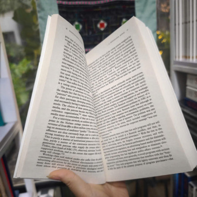 Sách - Manufacturing Consent: The Political Economy of the Mass Media by Noam Chomsky - Politics/Nonfiction/ History