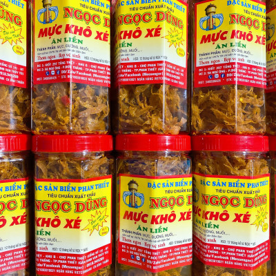Mực khô xé sợi gói 50 gram sản phẩm trải nghiệm đã chế biến ăn liền ngon ơi là ngon của shop Đặc Sản Biển Phan Thiết NGỌC DŨNG. Hạn sử dụng 12 tháng kể từ ngày đặt hàng