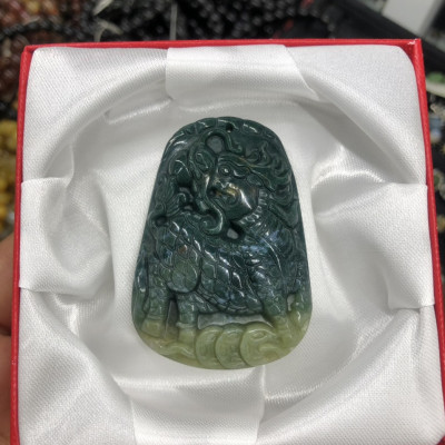 Mặt dây chuyền Kỳ Lân phong thủy đá ngọc băng tảo