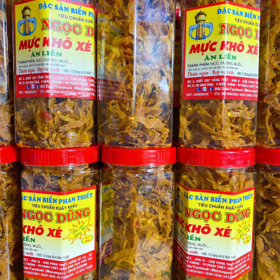 Mực khô xé sợi gói 500 gram đã chế biến ăn liền ngon ơi là ngon của shop Đặc Sản Biển Phan Thiết NGỌC DŨNG. Hạn sử dụng 12 tháng kể từ ngày đặt hàng