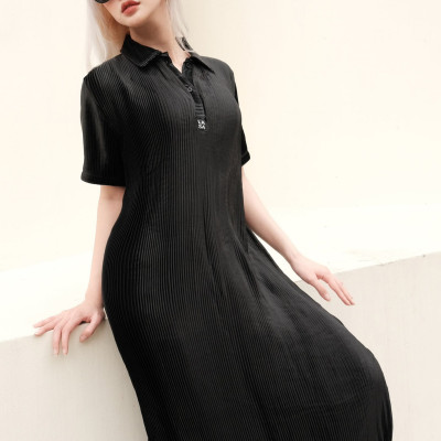 LAAS Đầm polo xếp ly nhỏ đều đặn đen tuyền óng ánh