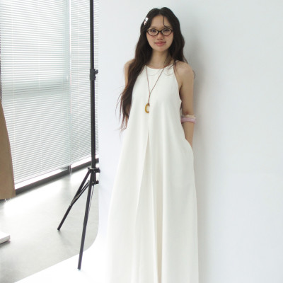 DOTTIE - Đầm xếp li cổ yếm - Trắng - D0716