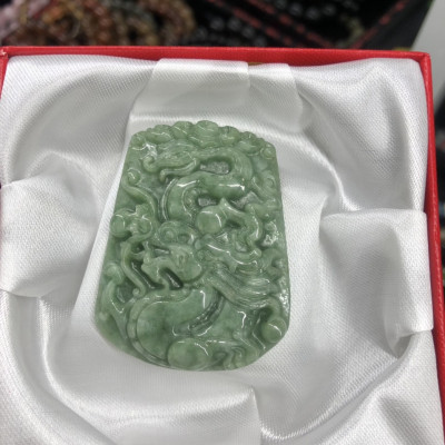 Mặt dây chuyền Rồng phong thủy đá ngọc phỉ thúy