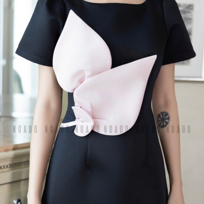 Đầm đen cổ thuyền phối hoa NGADO , đầm dự tiệc , đầm bút chì