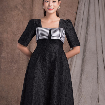 Đầm Đen Hoa Nổi Cổ HQ Caro Maxivic M012207