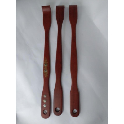 Cây gãi lưng bằng gỗ -DAICAT -Khảm trai hoa văn mầu nâu- kích thước 48,5cm - danh cho mọi người