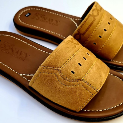 Dép quai ngang nam da bò 100%, quai 02 lớp da Bò Donavy cao cấp may full quai và đế rất chắc chắn DONAVY1MC