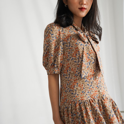 De Leah - Đầm Hạ Eo Cổ Dây nơ - Nâu cam