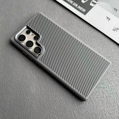 Ốp lưng chống sốc vân carbon fiber cho Samsung Galaxy S24 Ultra, S24 Plus, S23 Ultra hiệu Likgus Defender trang bị viền camera kim loại, cạnh ốp dẻo TPU - Hàng nhập khẩu
