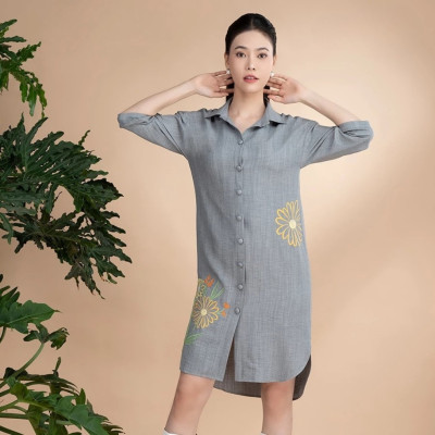 Đầm xô lụa xám thêu, cổ sơmi La Mộc LM022427
