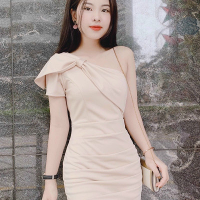 Đầm ôm body cổ cách điệu màu kem duyên dáng