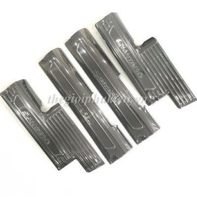 BỘ SẢN PHẨM Nẹp bước chân và ốp chống trầy cốp Hyundai Santafe 2019  - Mẫu Titan