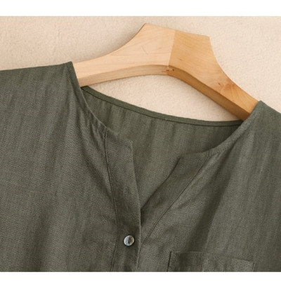 Đầm linen dáng suông cổ V cách điệu, có dây rút bo eo thời trang trẻ trung màu Xanh Rêu D218