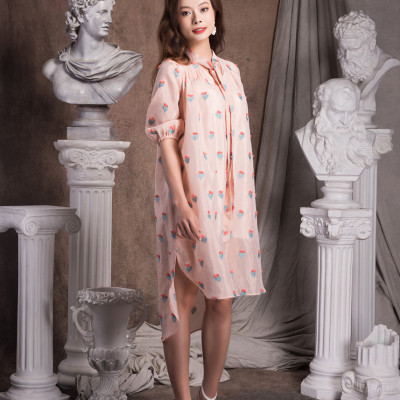 Đầm Voan Strawberry Clump Dáng Suông Xẻ Tà Maxivic M012310