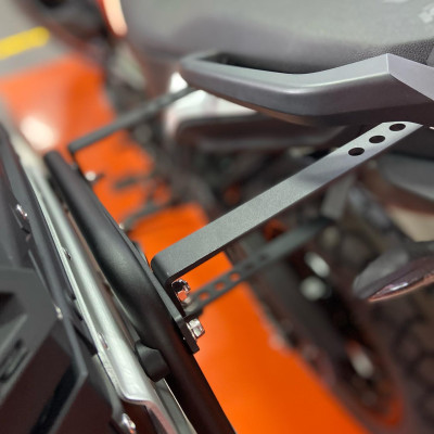 Thùng nhôm bên hông xe máy LS2